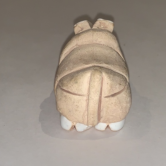 Artesania Rinconada Figurine Sandstone Baby Rhino rhinoceros Uruguay - signed - Picture 3 of 7